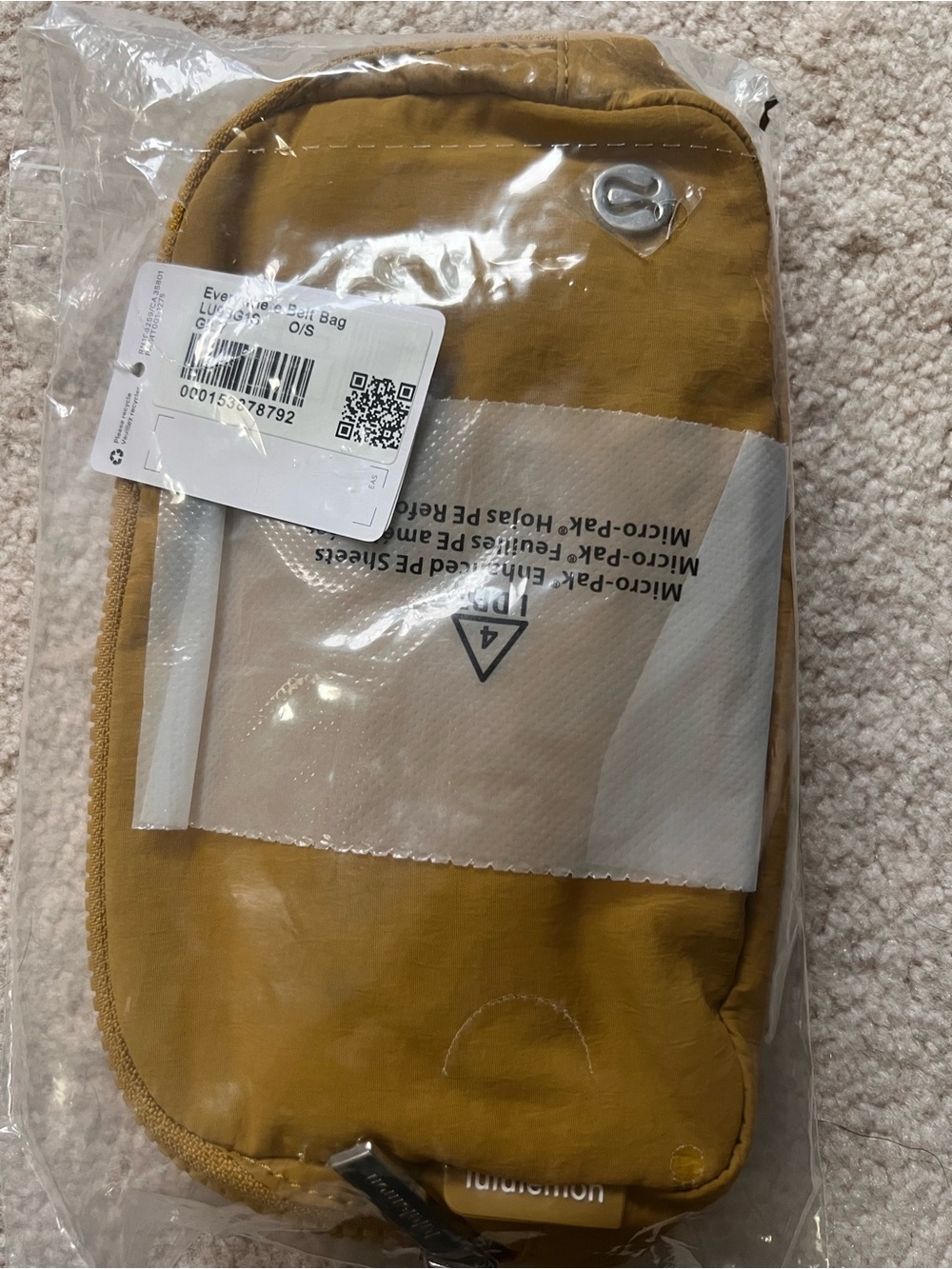 Lululemon Everywhere Bag Brand NEW Sealed - Color GILY Christmas 🎄 is coming!